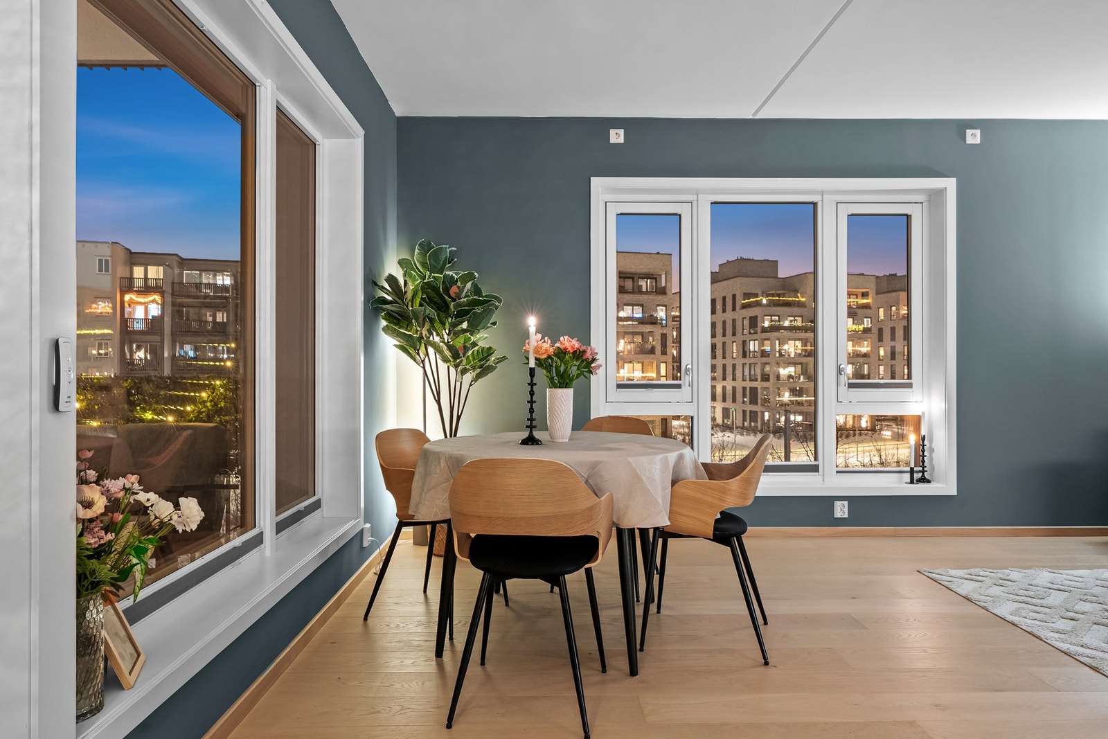 Det er plass til spisebord av ønsket størrelse Galleribilde