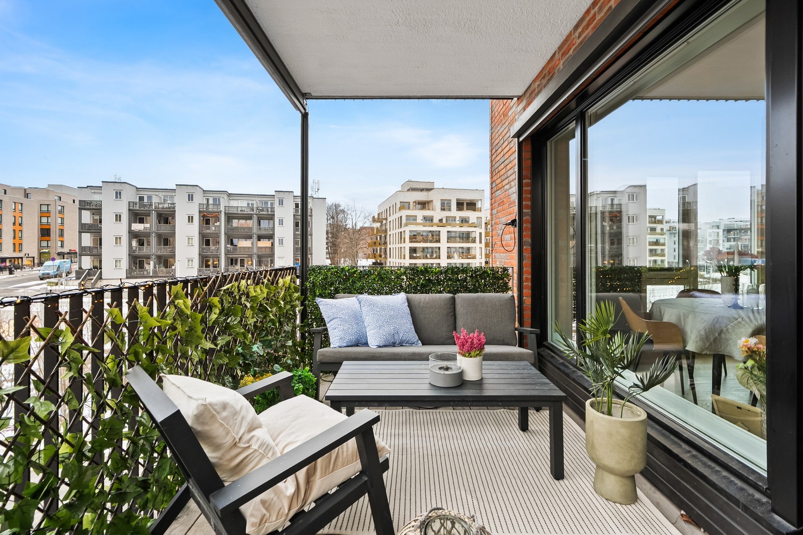 Godt med plass til utemøbler, grill og lignende Galleribilde