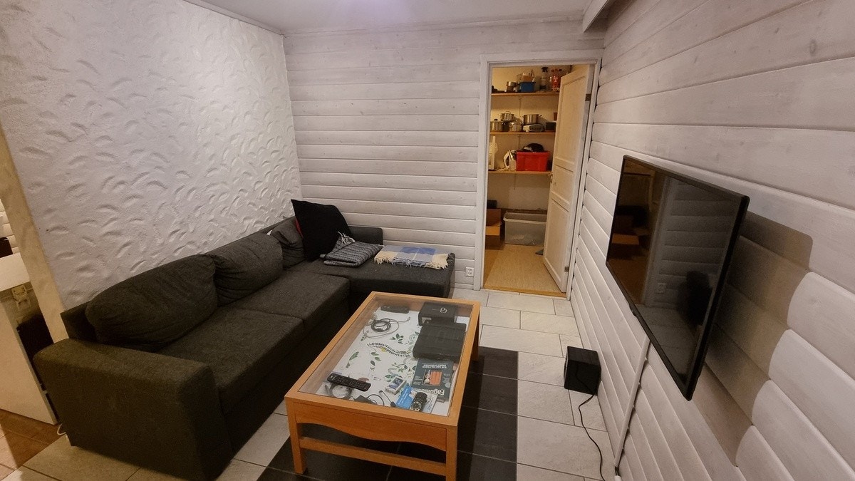 Tv stue med inngangen til boden Galleribilde