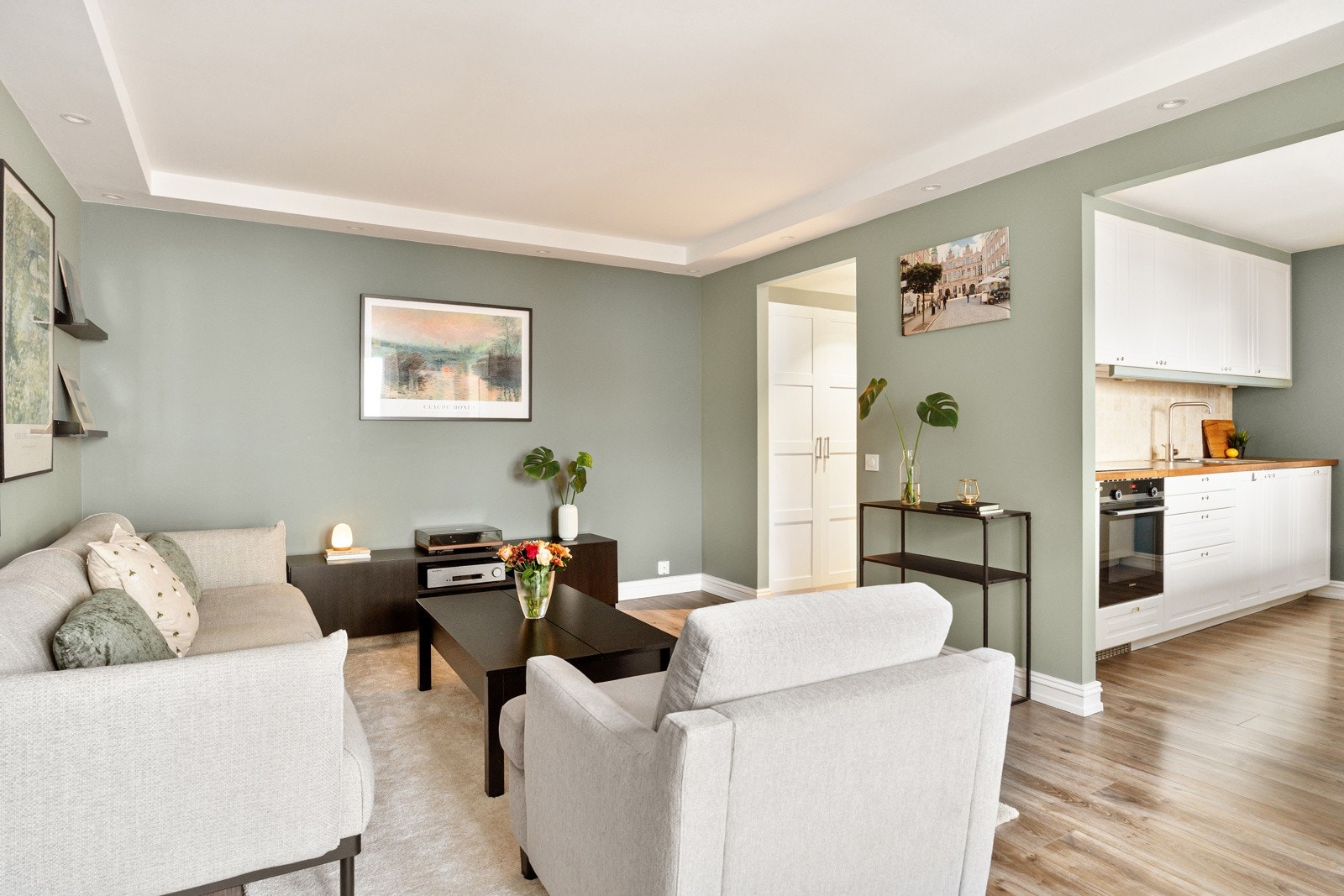 Boligen oppleves som åpen og luftig! Galleribilde