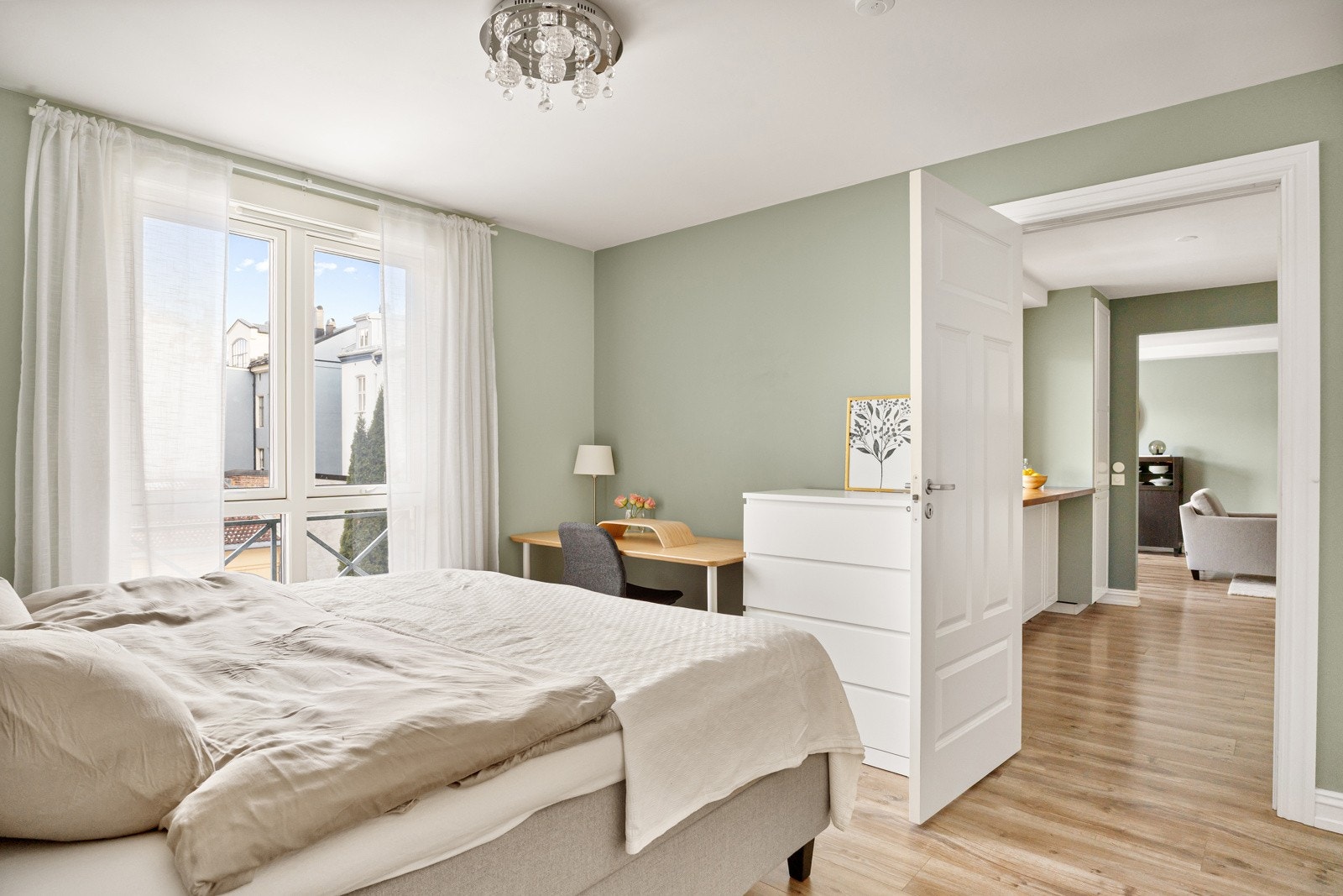 En god romutforming gir fleksibilitet i innredningen og skaper et behagelig rom for hvile og privatliv. Galleribilde