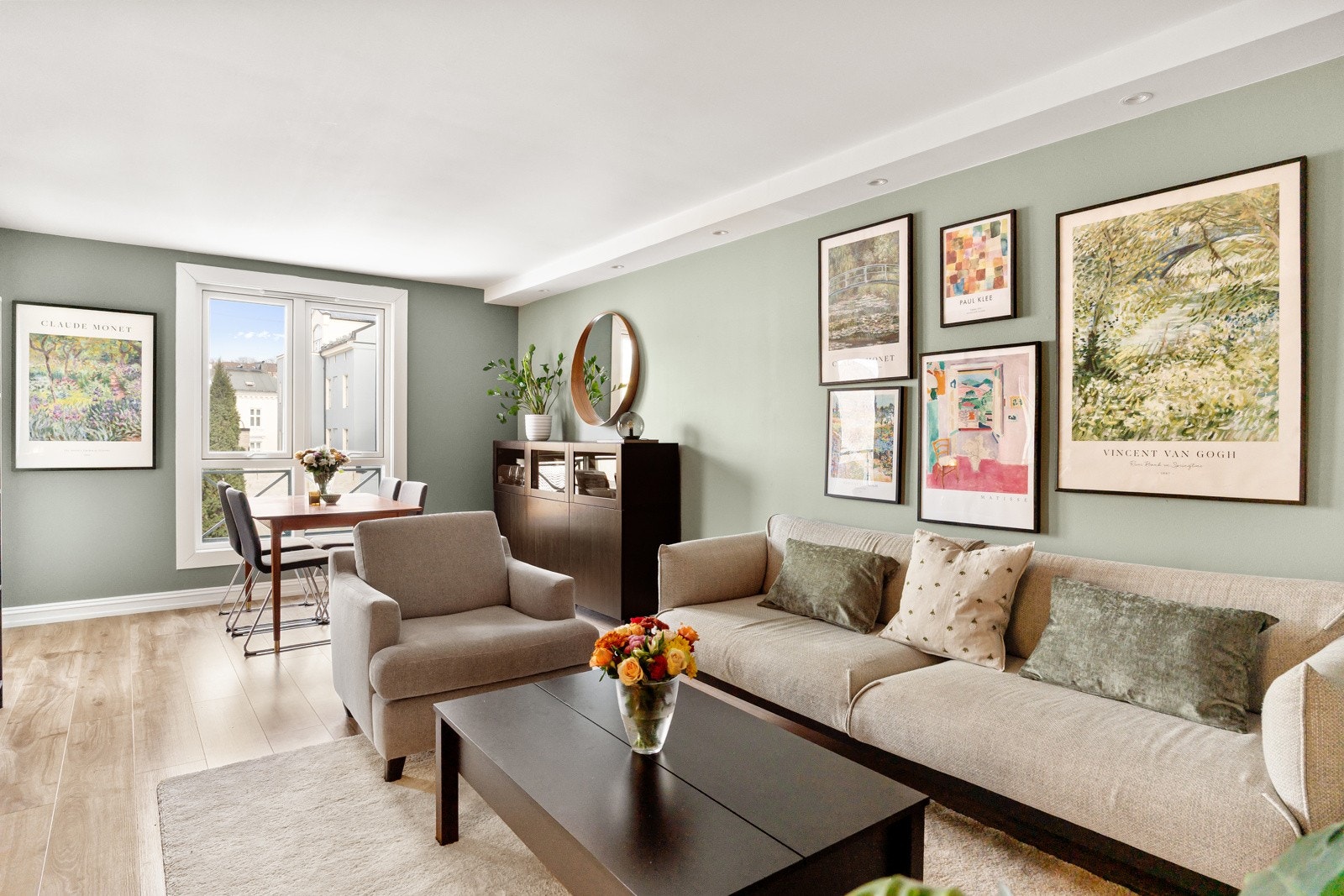 Tor Martin Tinderholt v/Privatmegleren Aksept har gleden av å ønske velkommen til Ullevålsveien 7! Galleribilde