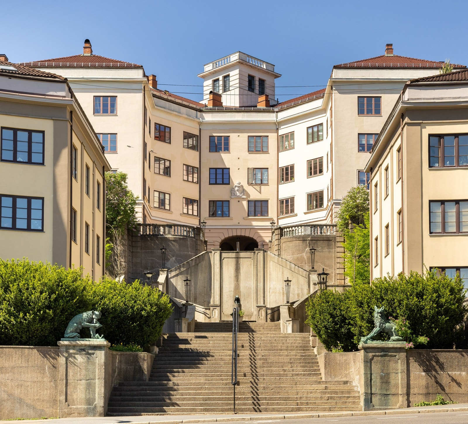 Midt i boliganlegget ligger den monumentale Ilatrappen, eller Ulvetrappen som den kalles på folkemunne. Galleribilde