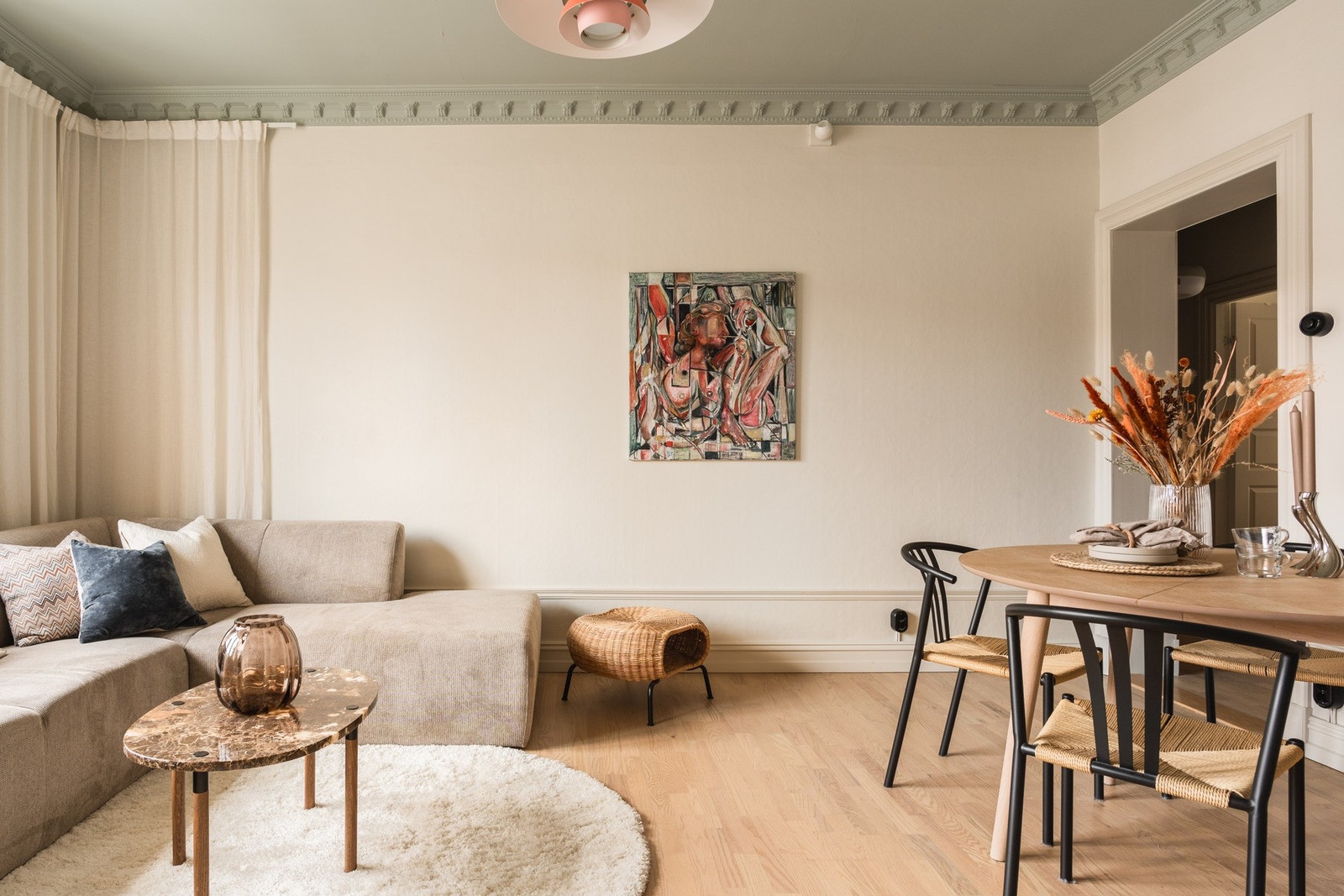 Stuen har en god planløsning som gjør det enkelt å innrede. Galleribilde