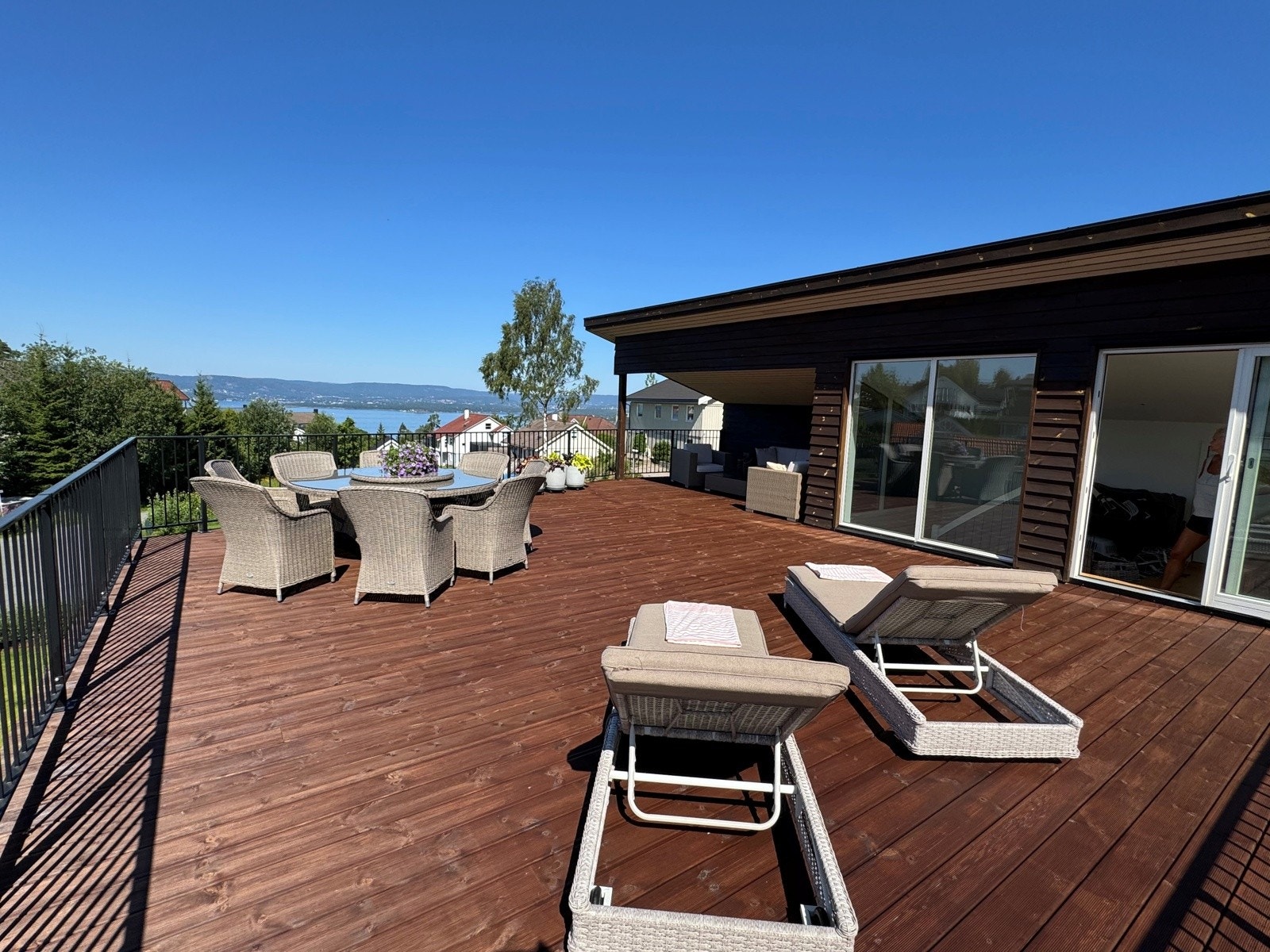 Her er det bare å nyte fine dager og kvelder i vakre omgivelser Galleribilde