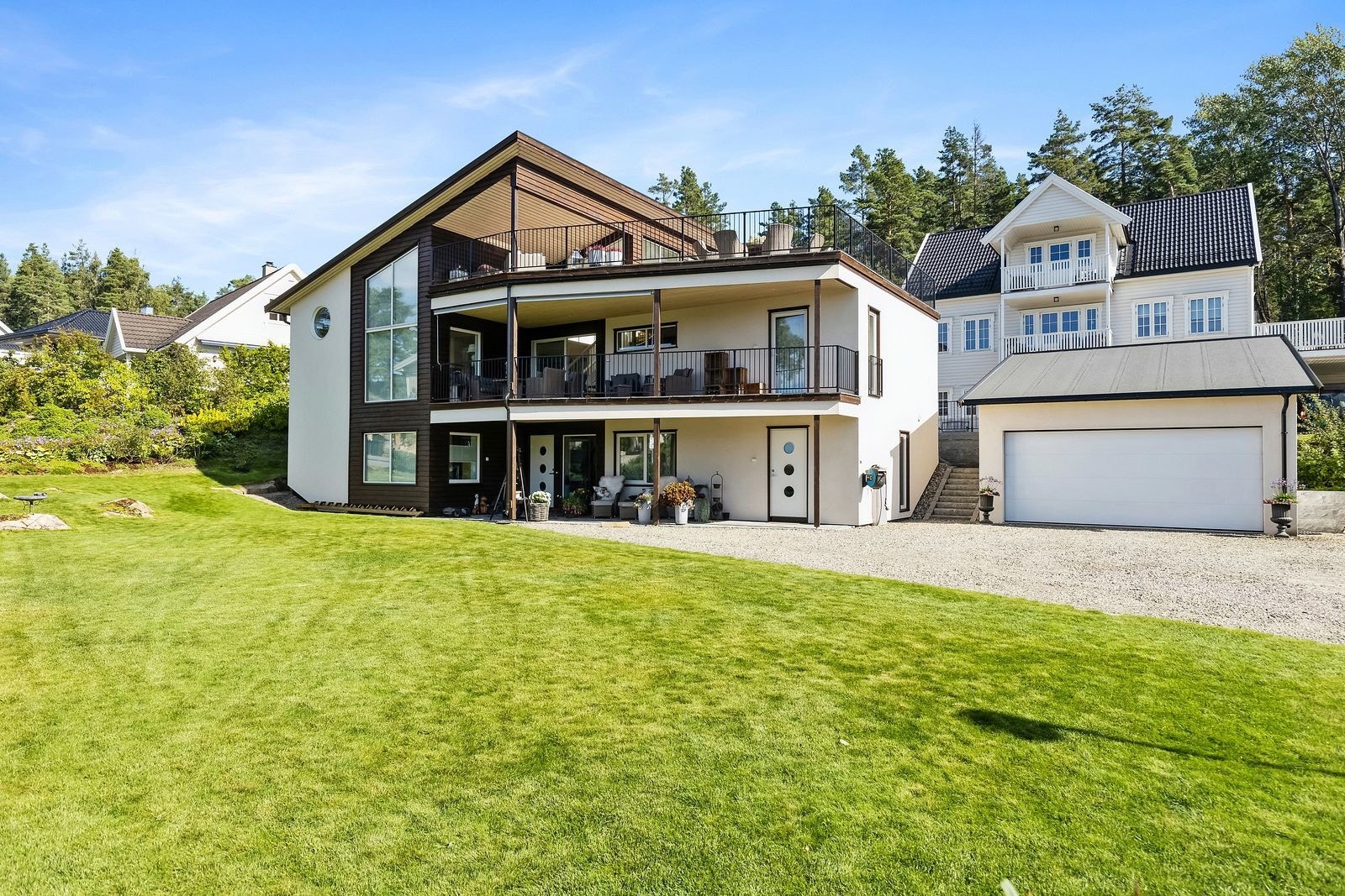 Stor familie, utleie eller generasjonsbolig? Innholdsrik og familievennlig enebolig med gjennomtenkt og funksjonell planløsning. Galleribilde