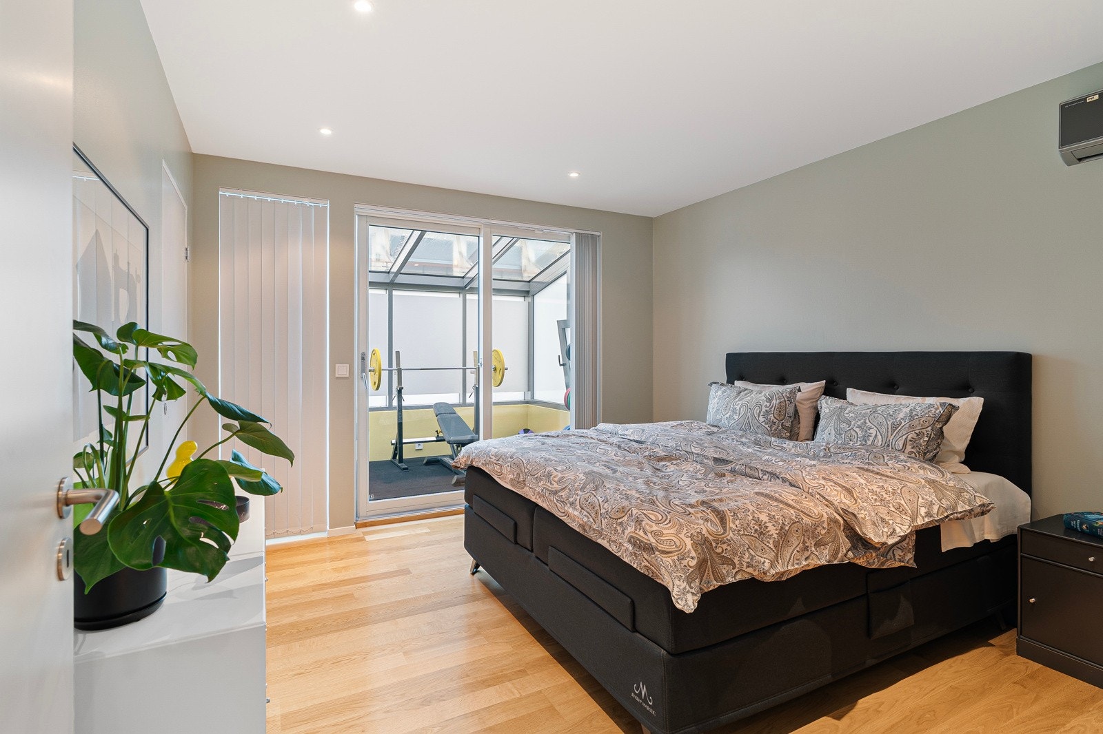 Alle soverommene har integrert aircondition og lydisolering for optimal komfort og stillhet. Galleribilde