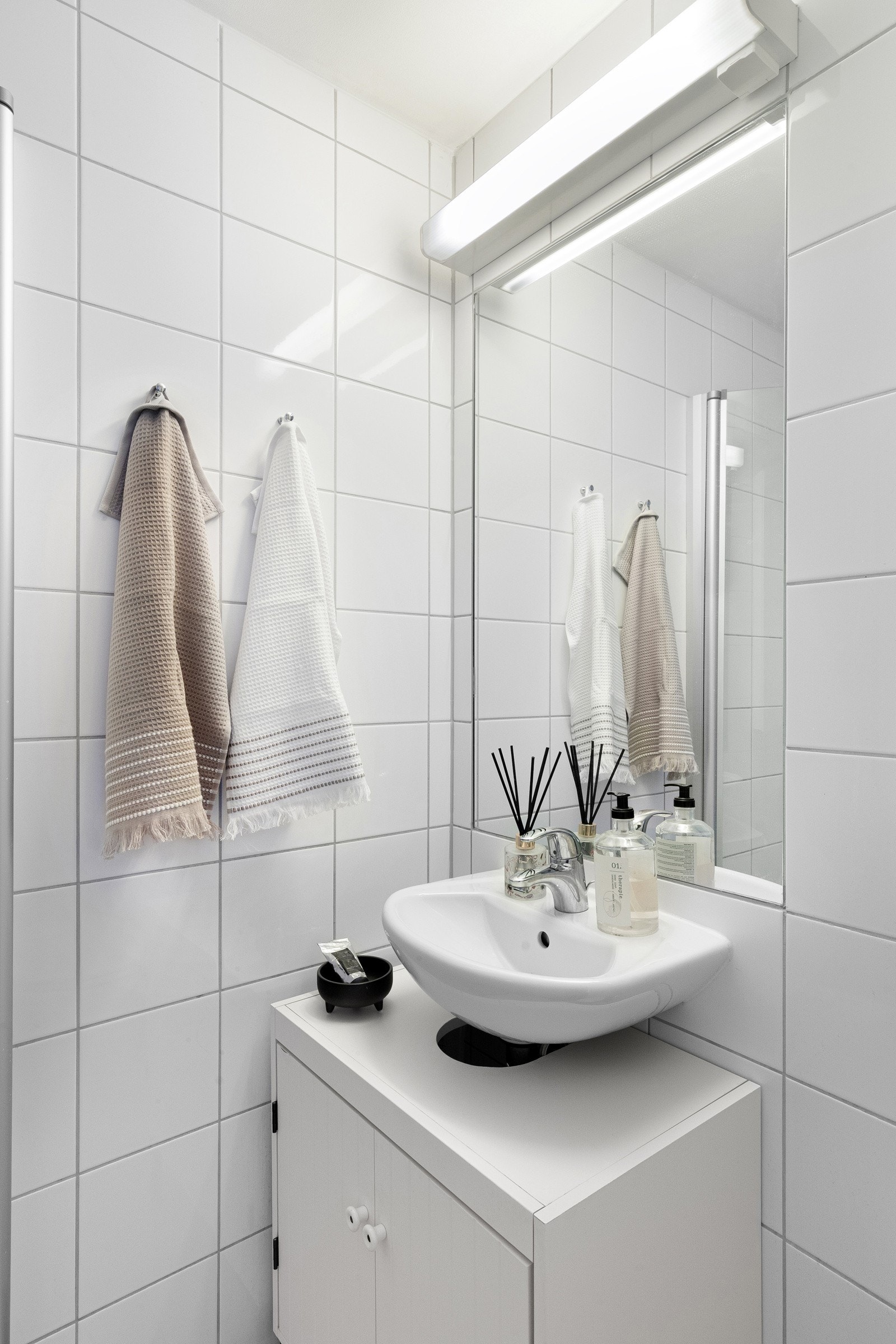 Flislagte vegger og flislagte gulv med varme. Galleribilde