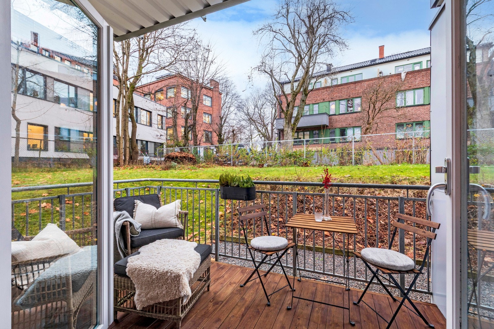 Fra stuen er det utgang til en herlig balkong på hele 7 kvm. Galleribilde