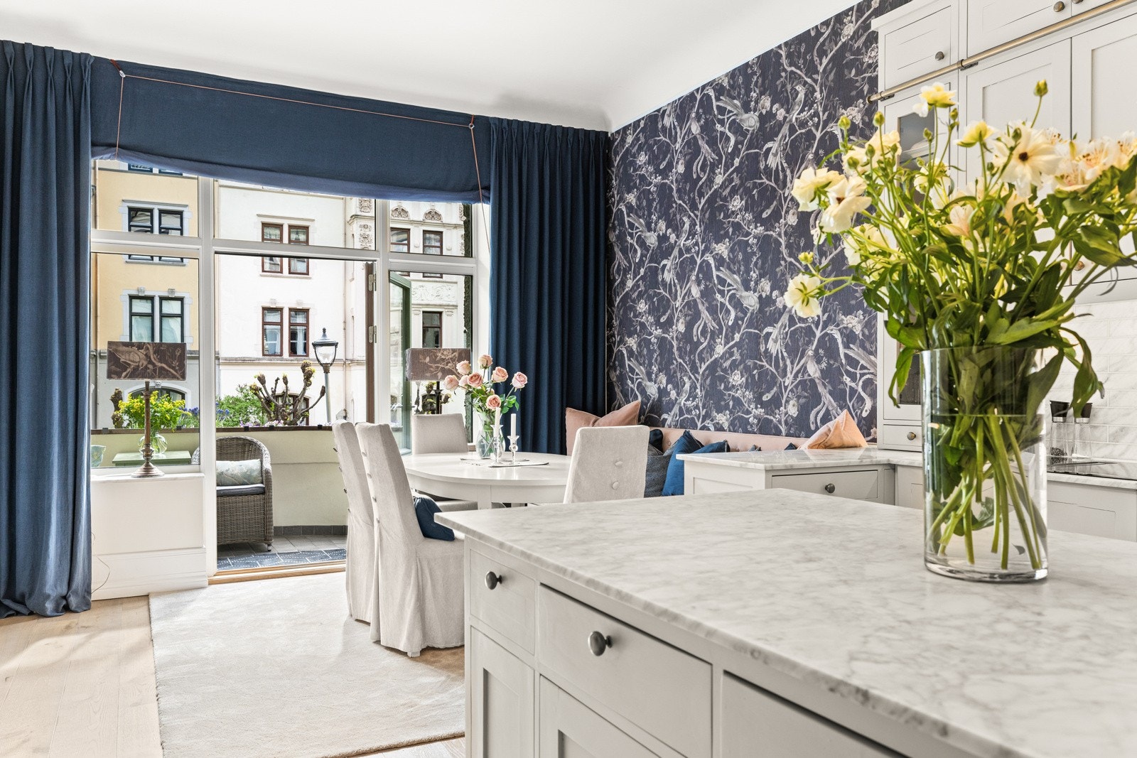 Perfekt for både hverdagsmåltider og hyggelige sammenkomster. Galleribilde