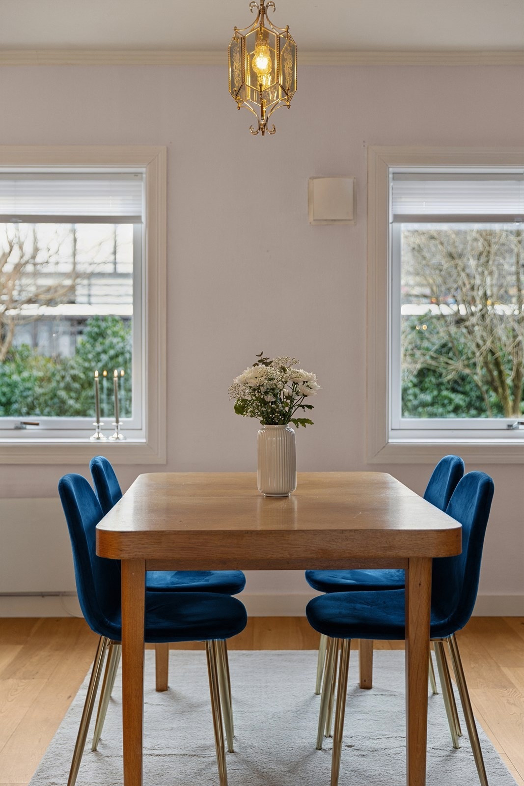 2 vinduer gir mulighet for å dele opp rommet med en lettvegg. Galleribilde