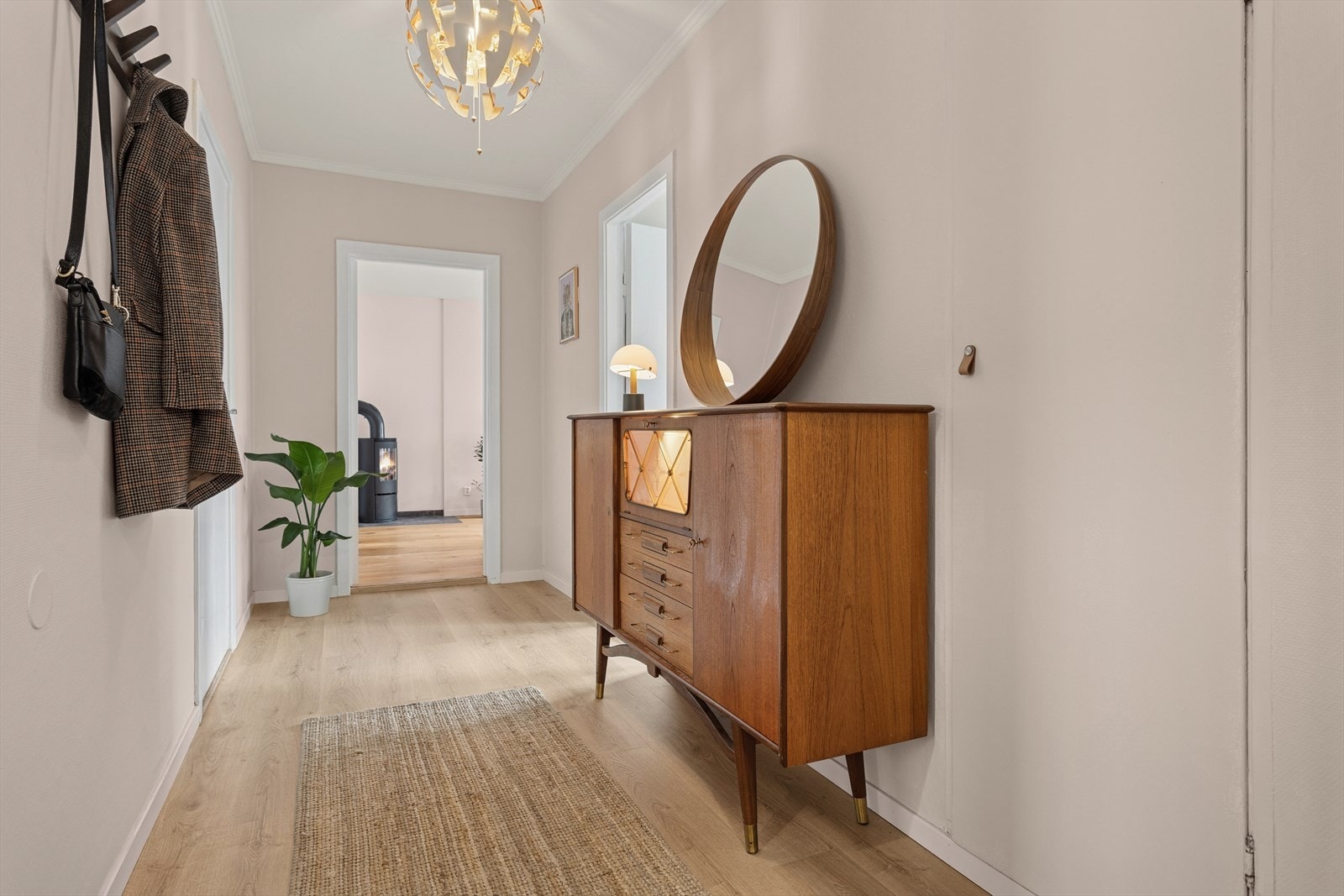 Gulvet i gangen ble skiftet i 2023. Galleribilde