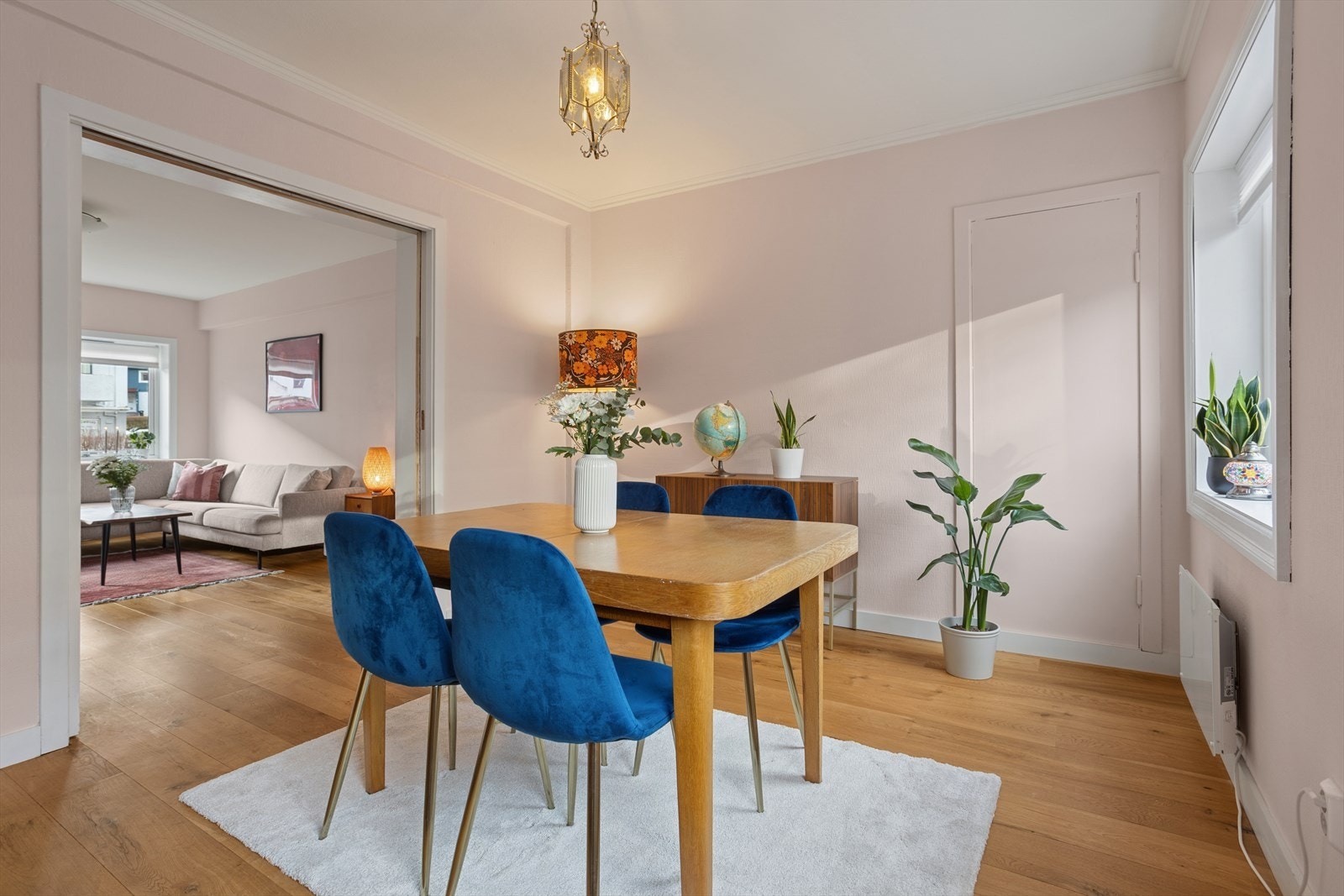 Velkommen til bords. Dette er en leilighet med høy trivselsfaktor. Galleribilde