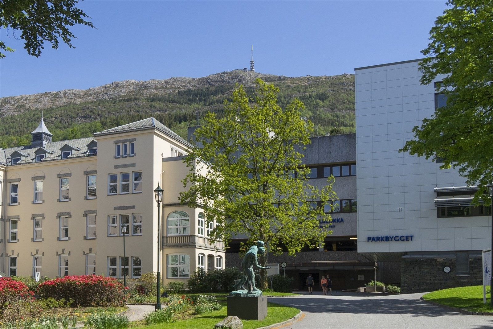 Fra boligen er det sykkelavstand til Haukeland, Haraldsplass og Odontologen. Galleribilde