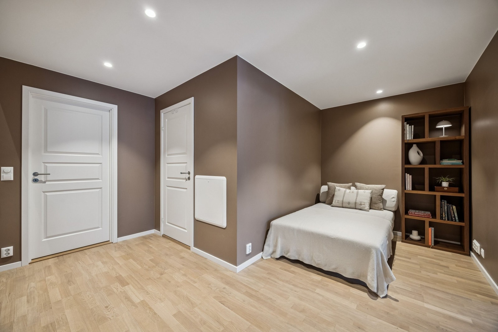 Tv stue i underetasje. Galleribilde