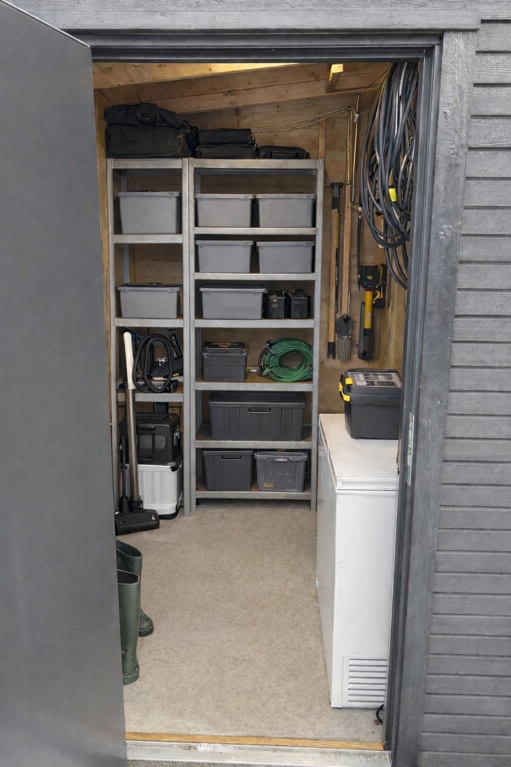 Utvendig bod. Illustrasjonsbilde - elementer lagt inn med AI Galleribilde