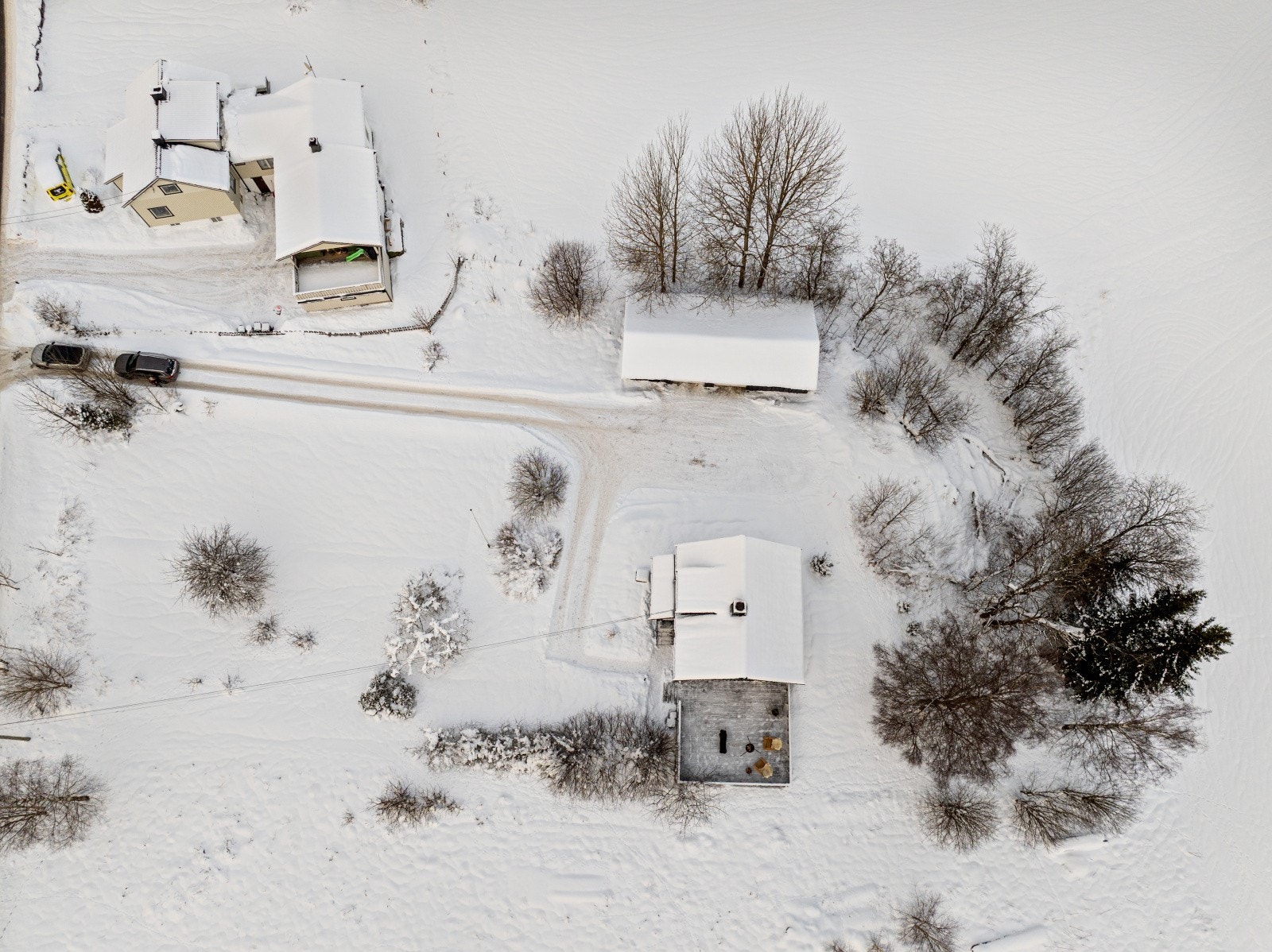 Eiendommen gir gode muligheter for å realisere drømmen om din egen småbruksidyll. Galleribilde