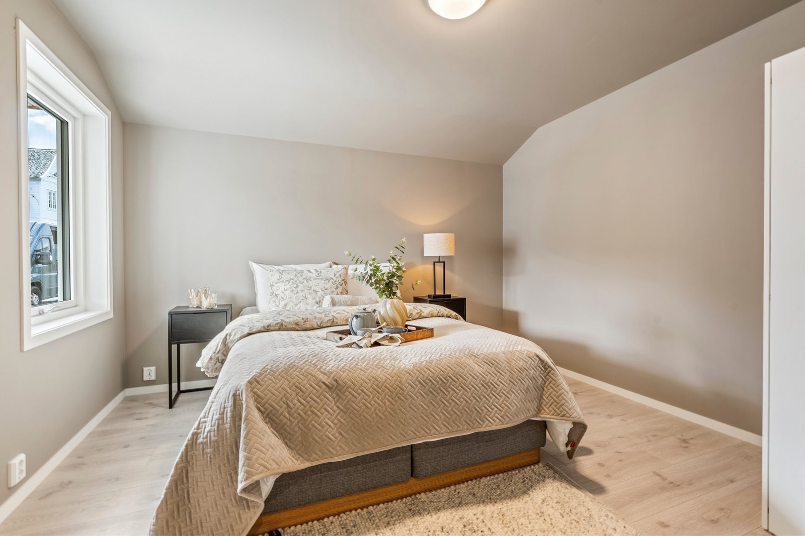 Soverom i hovedetasje. Galleribilde