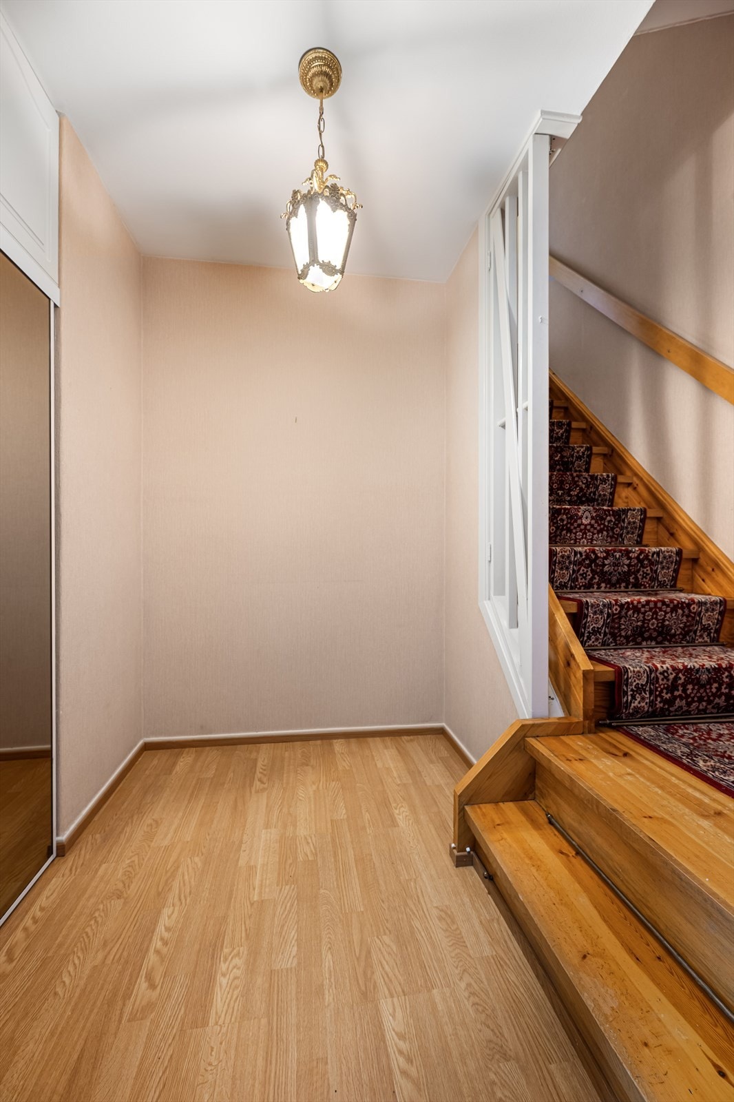 Entre med garderobe Galleribilde