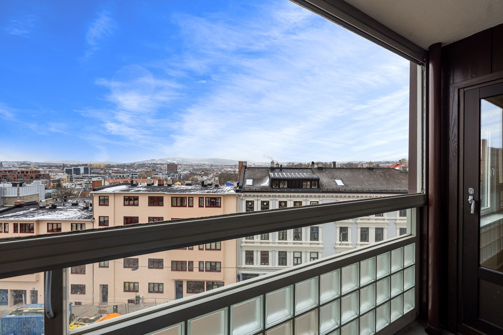 Flott utsikt fra 6. etg. med heis i bygget Galleribilde