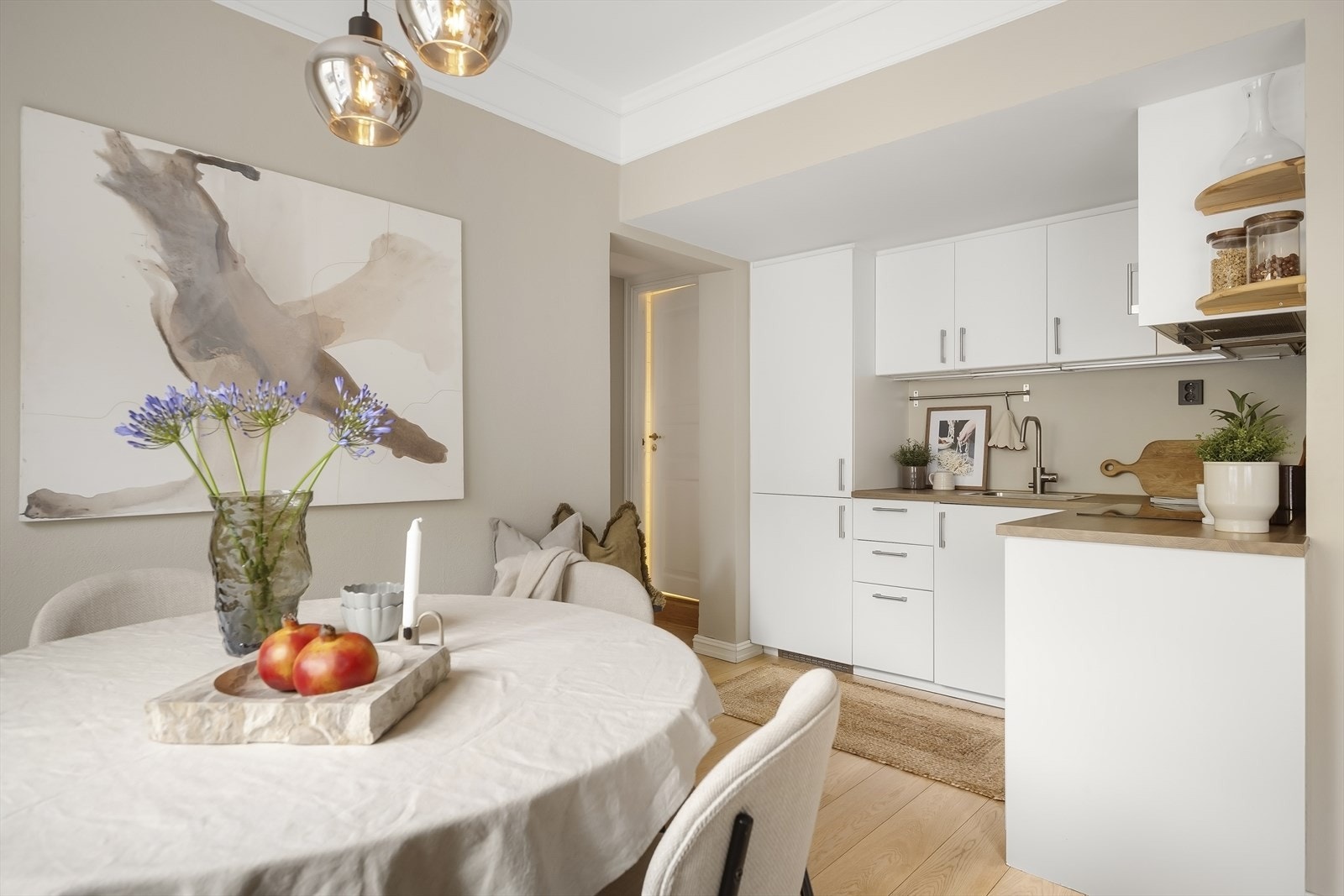 Her er det også plass til en hyggelig spiseplass. Galleribilde