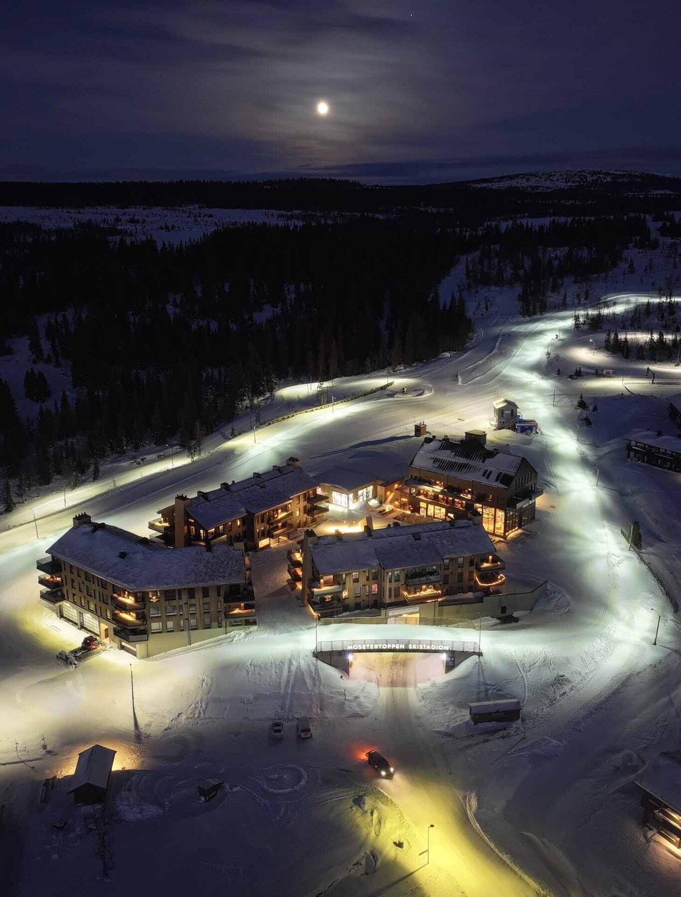 Dronefoto over Mosetertoppen Skistadion som ligger i nærheten Galleribilde