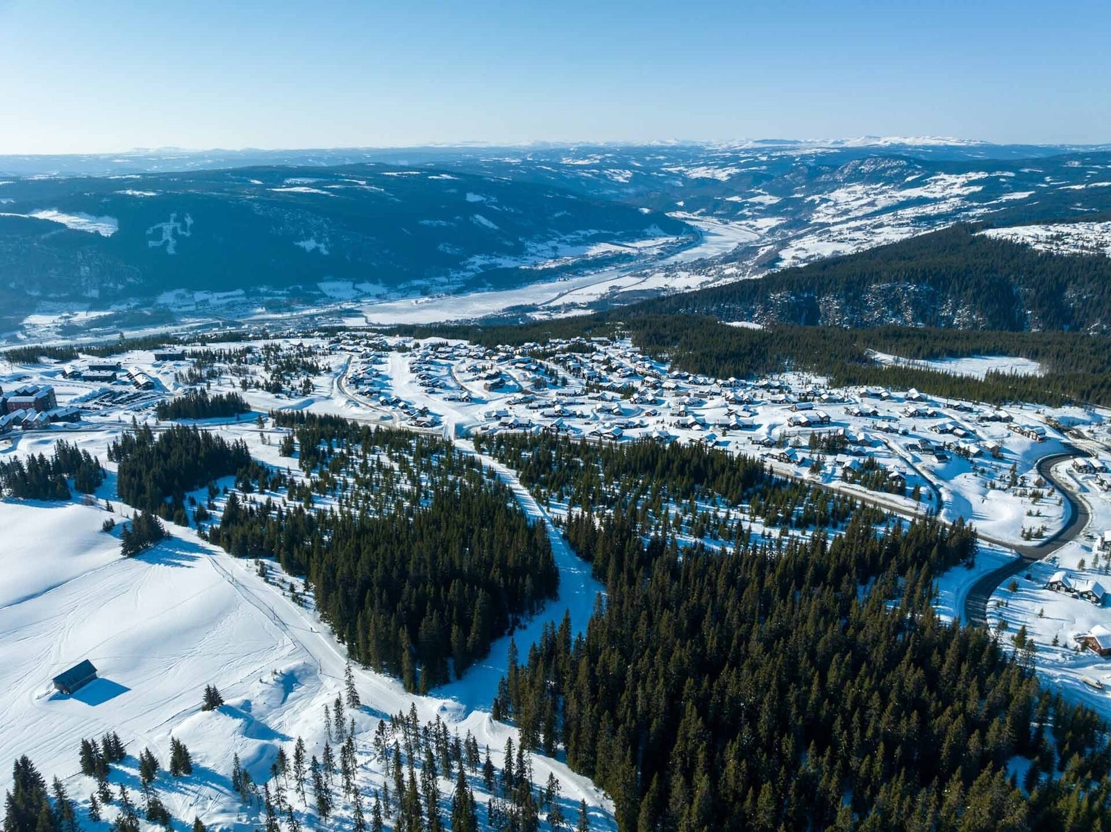 Dronefoto over tomteområdet Galleribilde