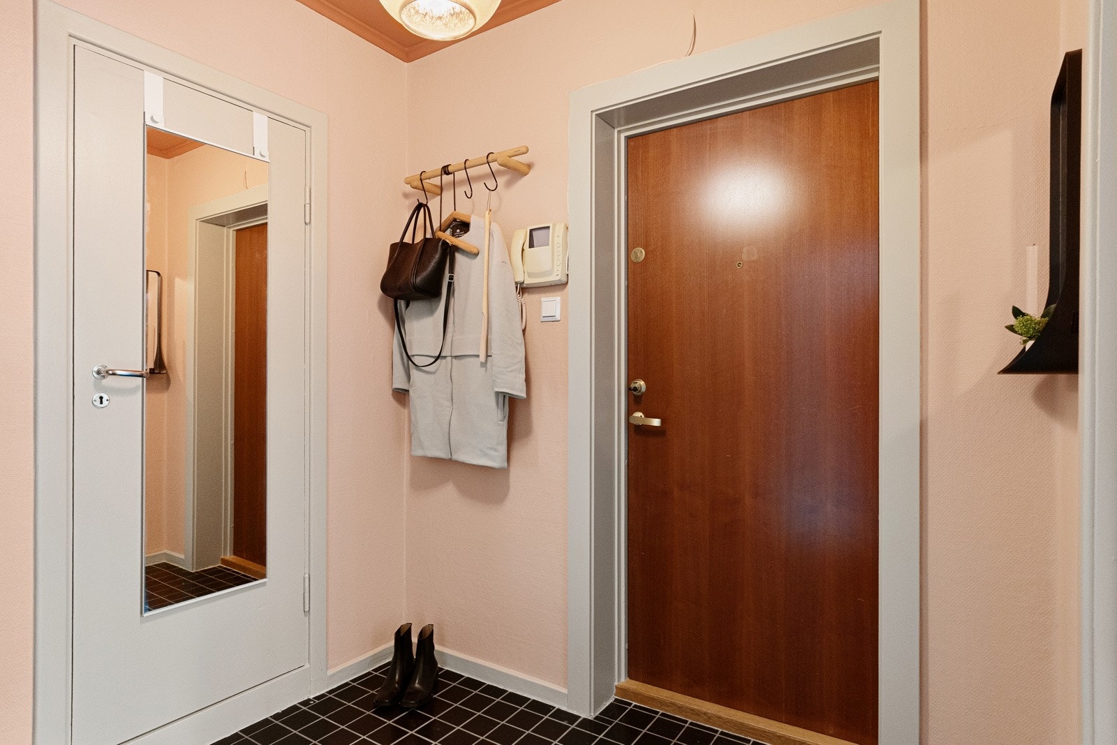 Et hyggelig inngangsparti ønsker deg velkommen hjem! Galleribilde