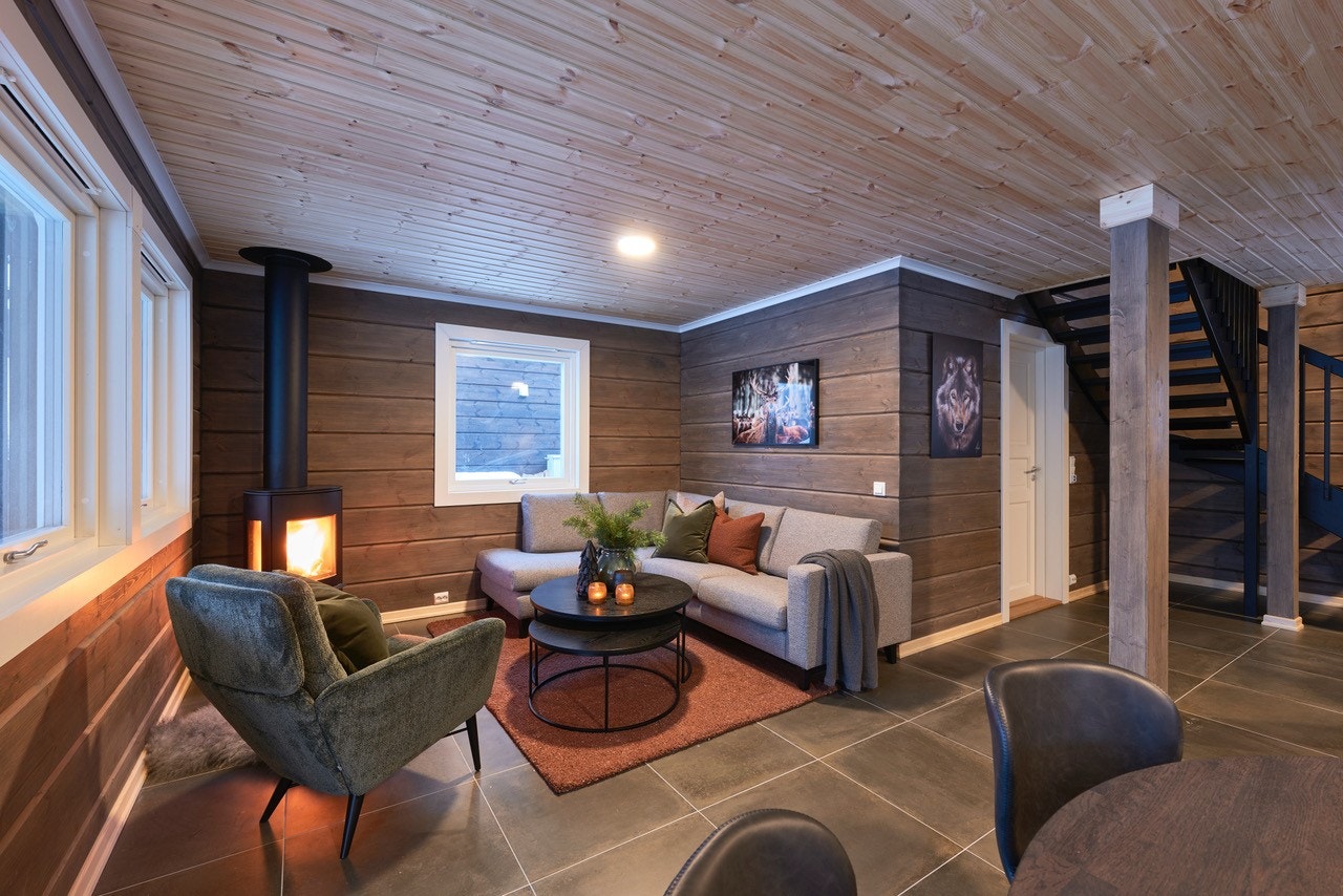 Fra stua er det utgang til stor delvis overbygget terrasse Galleribilde