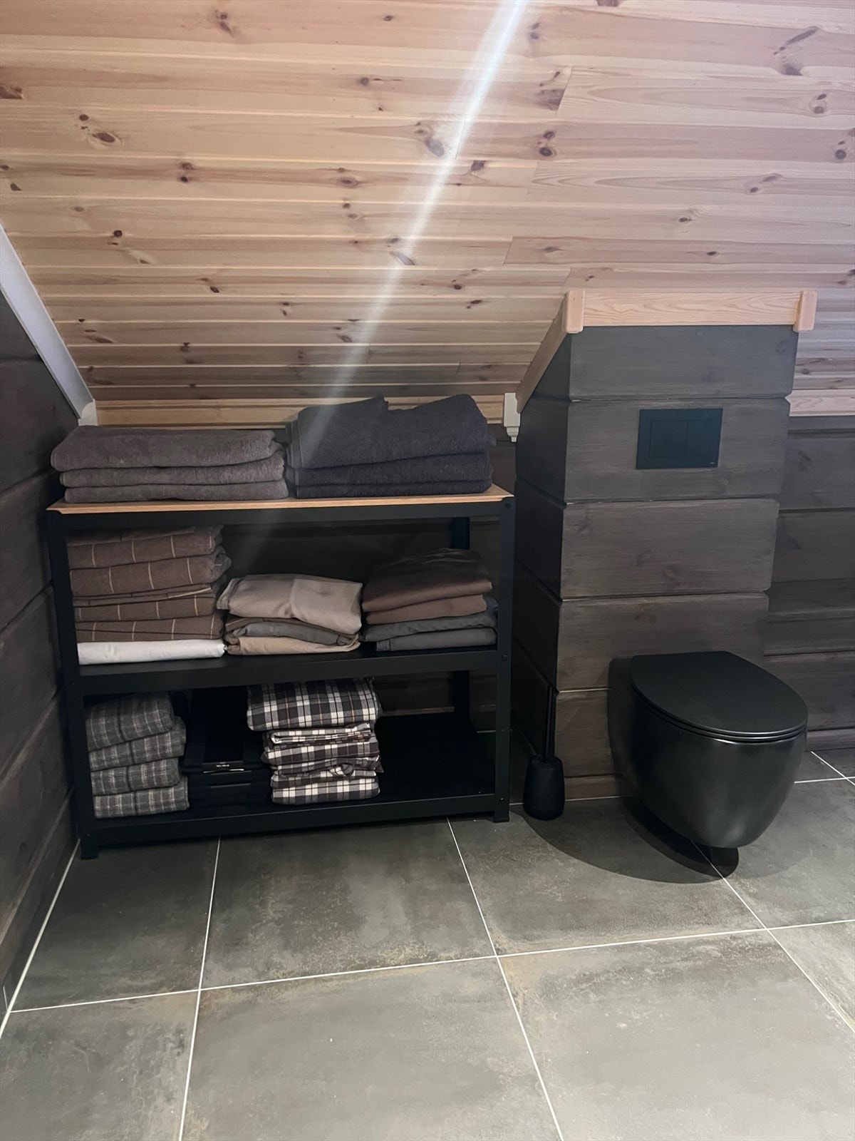 Koselig med skråtak i hele 2. etasje Galleribilde