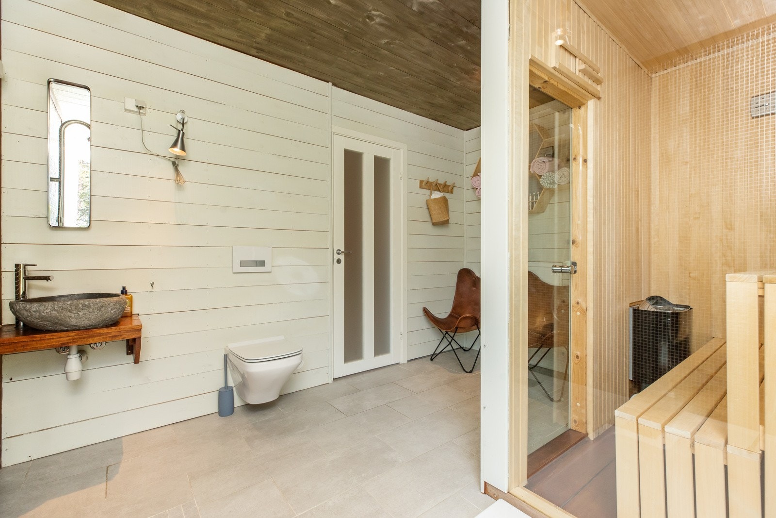 Adkomst til badstue som er bygd inn med glass Galleribilde