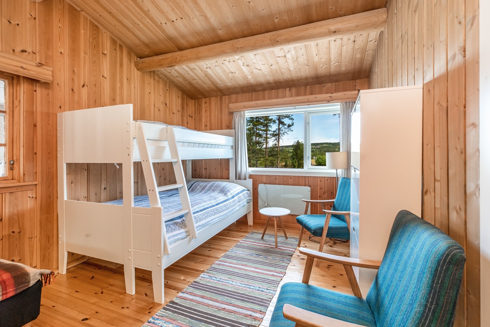 Viser til det som er beskrevet under innhold/lovligheter i salgsoppgaven vedrørende om rømningsveier Galleribilde