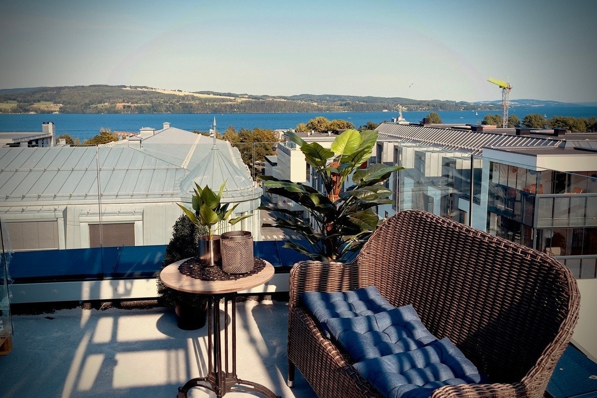 Her har du også fantastisk utsikt fra felles takterrasse Galleribilde