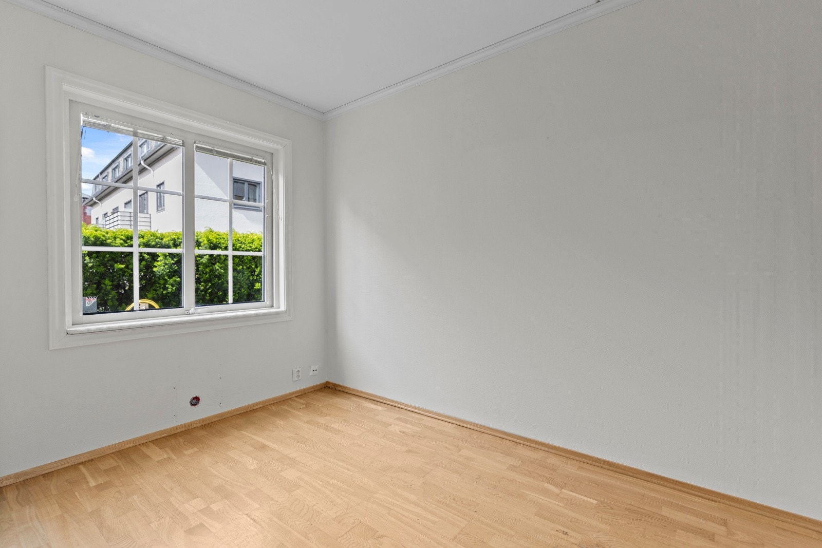 Det andre soverommet egner seg ypperlig som barnerom, gjesterom eller kontor ? med lett tilgang til boligens øvrige fasiliteter. Galleribilde