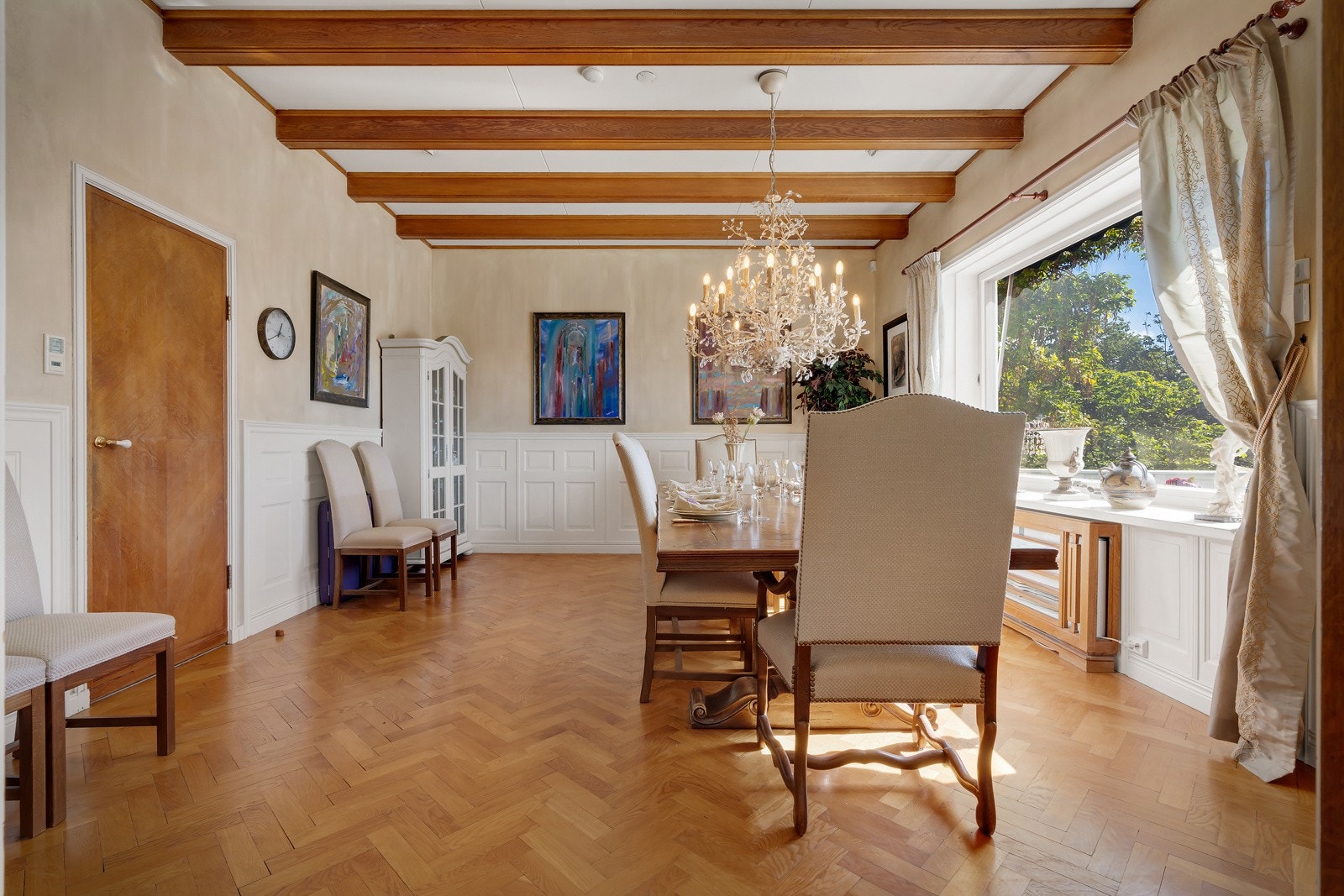 - Hovedetasjen har tre stuer - Galleribilde