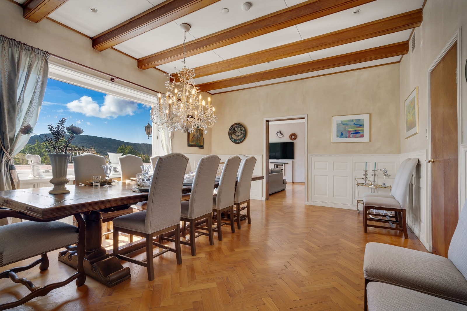 - Det er gjennomgående klassiske detaljer - Galleribilde