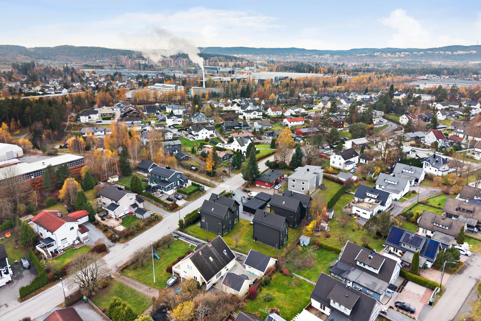 I tillegg til fine turområder i nærheten så er det kort gangavstand til skoler i alle trinn og flere barnehager. Galleribilde