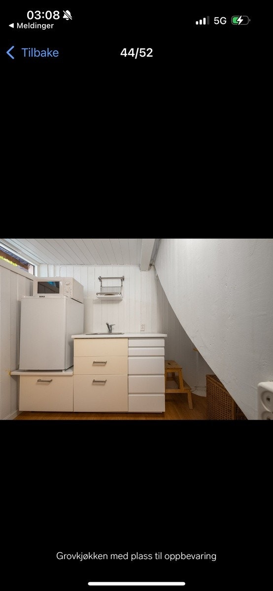 Kjøkkenkrok med kjøleskap Galleribilde