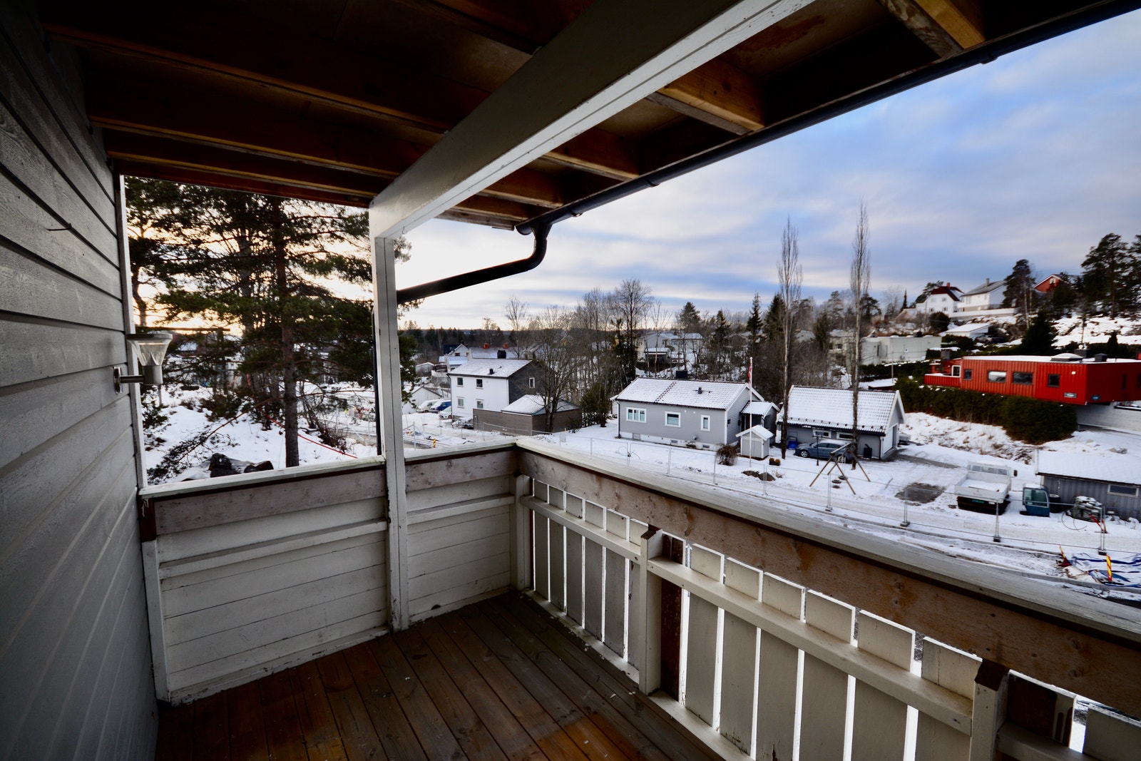 Vestvendt terrasse utgang fra stuen. Galleribilde