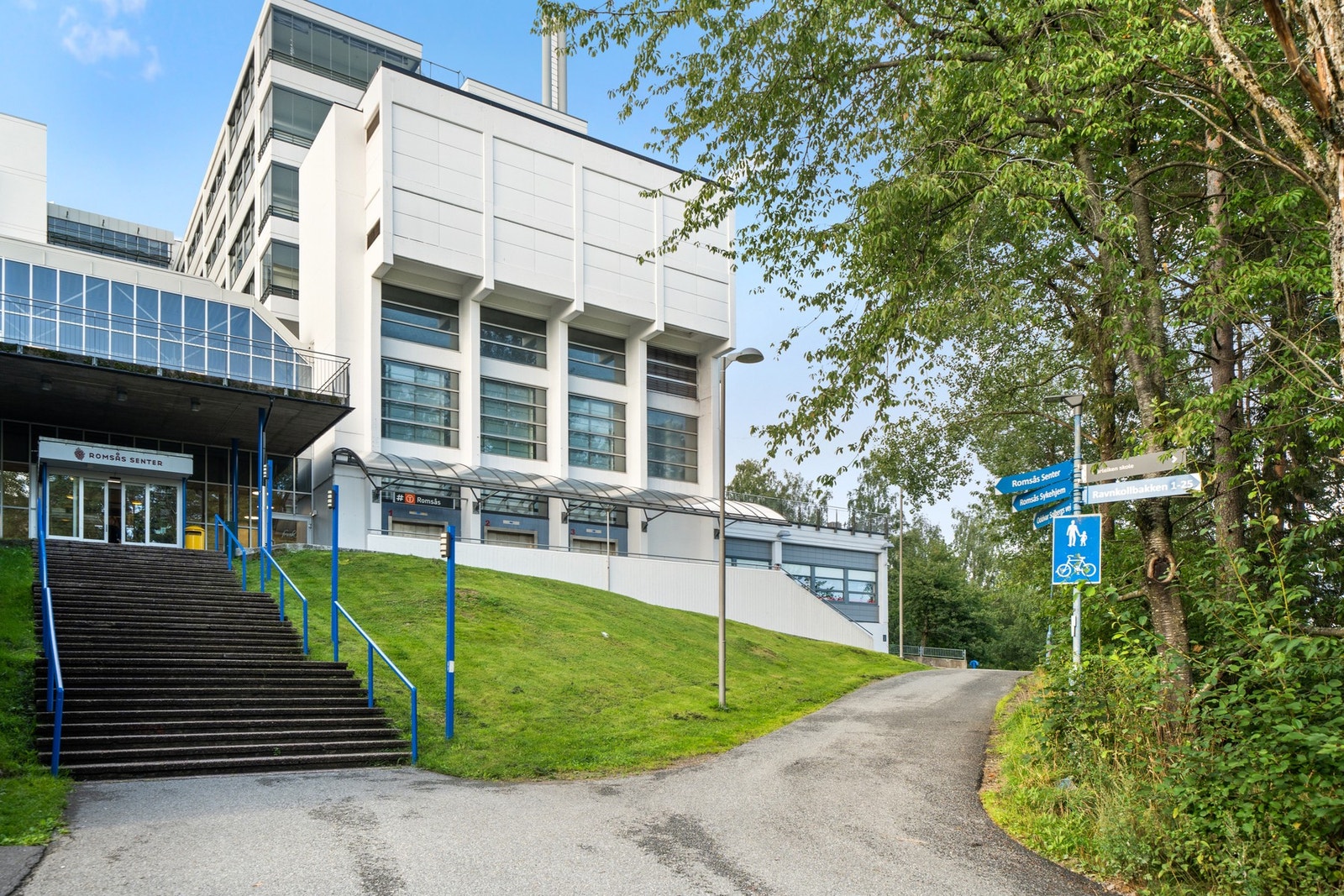 Fra Romsås T kommer du deg enkelt til Oslo sentrum på ca. 25 minutter. Det går også buss rett utenfor boligen Galleribilde