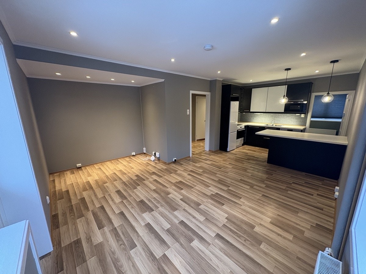 Fra stue/spisestue mot kjøkken Galleribilde