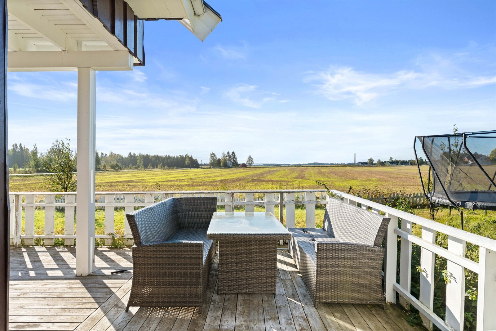 Stor veranda med mulighet for møblering etter eget ønske. Galleribilde