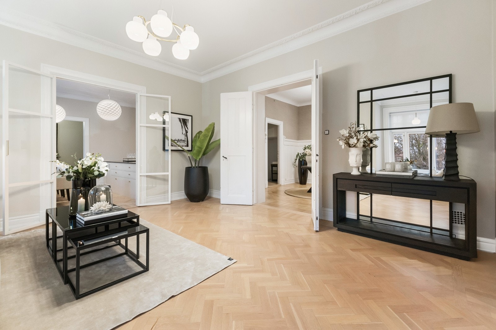 Luftig, lys og gjennomført: en stue som hever hverdagen. Galleribilde