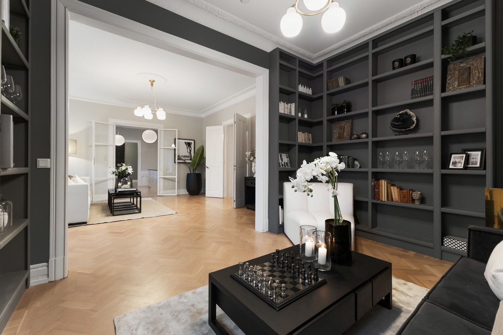 En drømmeverden av bøker, varme og ro ? perfekt for lange kvelder. Galleribilde