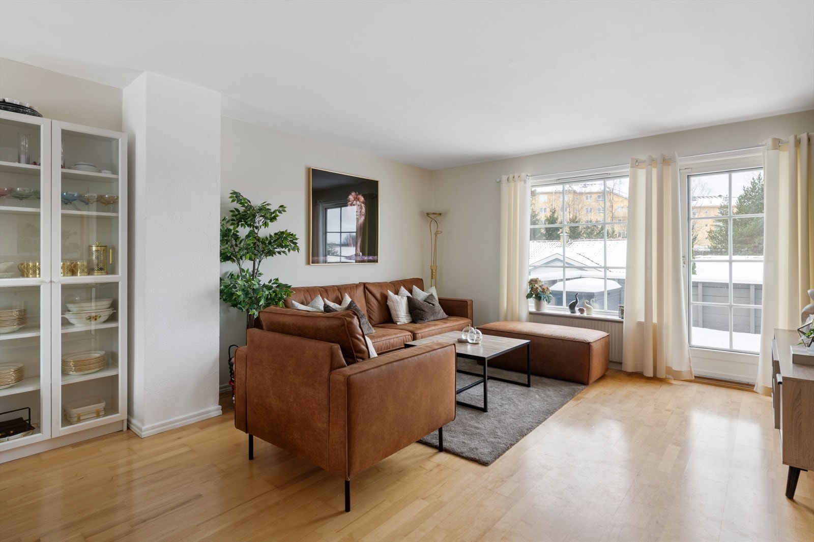 Stor stue med pen innredning Galleribilde