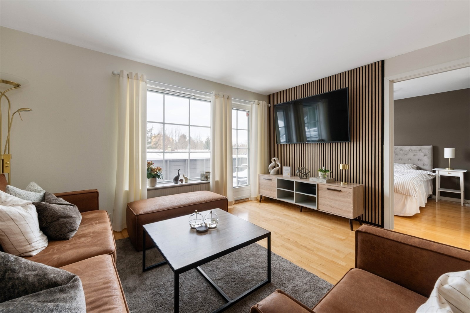 Velkommen til Nyjordstubben 90! Boligen presenteres av Kristoffer ved Nordvik Nordstrand - Foto: Diana Galleribilde