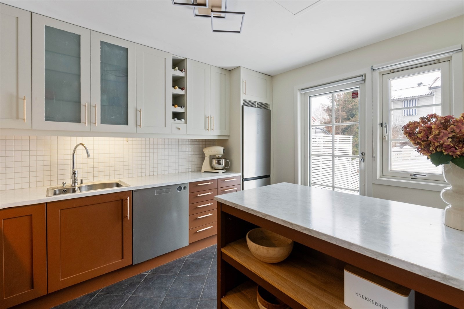 Kjøkken med hvitevarer som følger med boligen Galleribilde