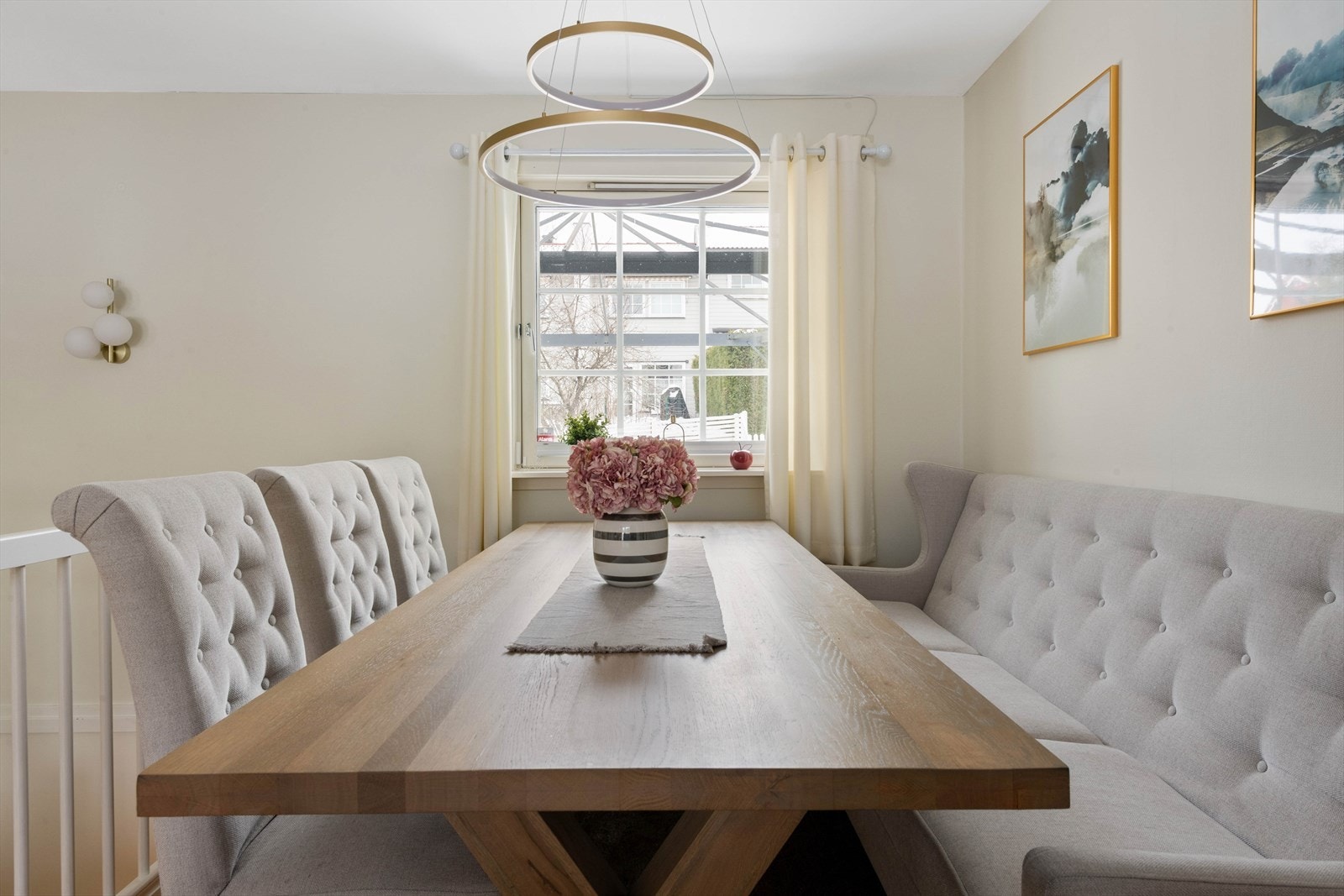 Spisestue og stue i 2.etasje Galleribilde