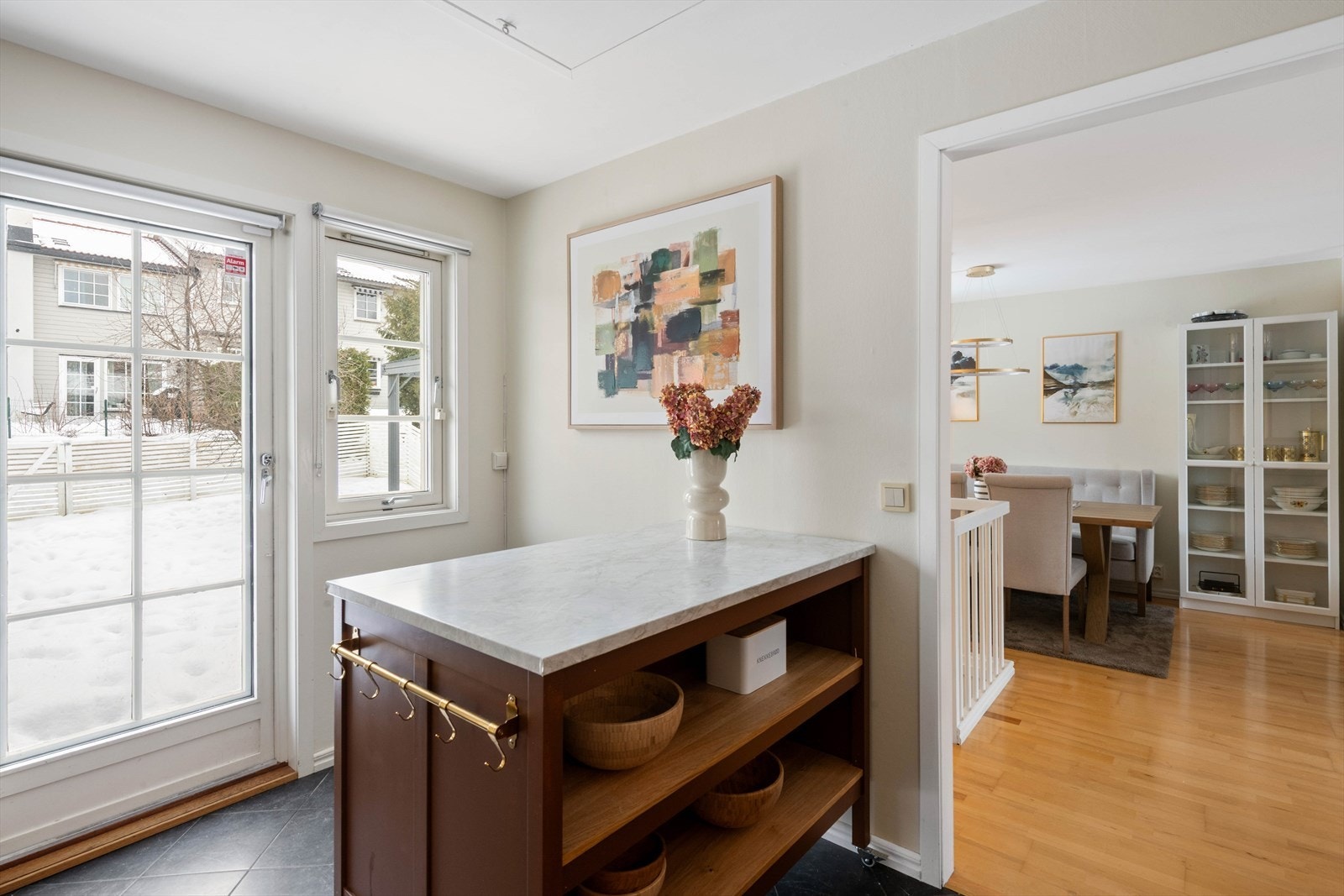 Adskilt kjøkken med utgang til egen hage Galleribilde