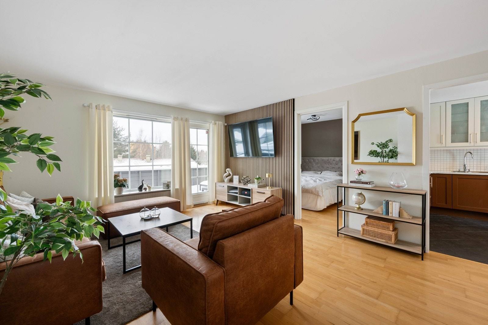 Adkomst til soverom og kjøkken fra stue i 2.etasje Galleribilde